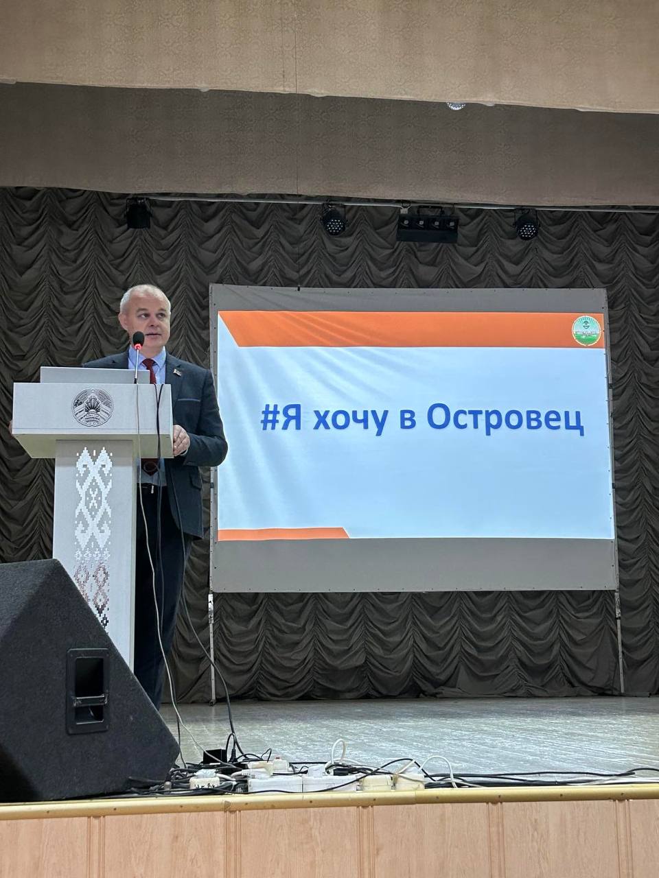 photo 5206425241469521905 y