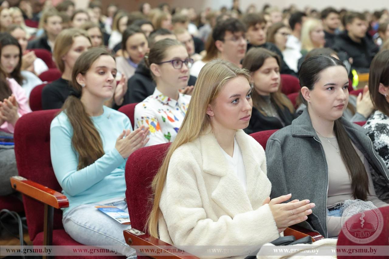 photo 5206425241469521906 y