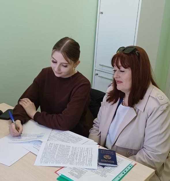 В Островецкой ЦРКБ пункт оформления и выдачи договоров о целевой подготовке специалистов с высшим медицинским образованием принял первых абитуриентов.